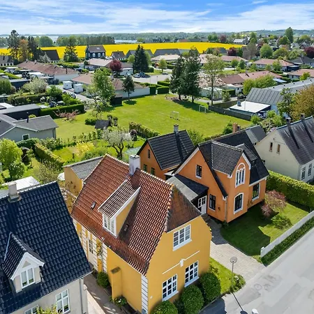 בית נופש Rosamunde - 350m From The Sea By Interhome Thurø By